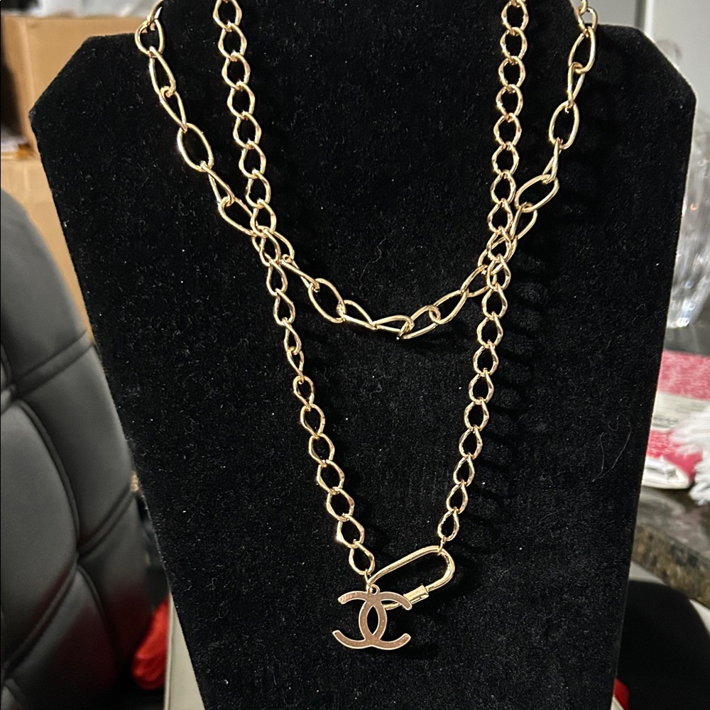 Elegant Gold Chain Necklace with Iconic Pendant